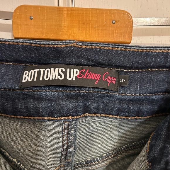 Warehouse One Size 16+ Bottoms Up Skinny Capri - Picture 10 of 13